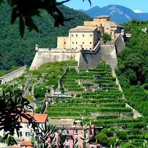 https://guardando-il-castello.hotelitalianriviera.com