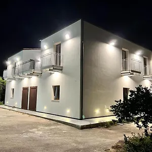 https://tenuta-macconi-country-rooms.sicilyhotelsitaly.net
