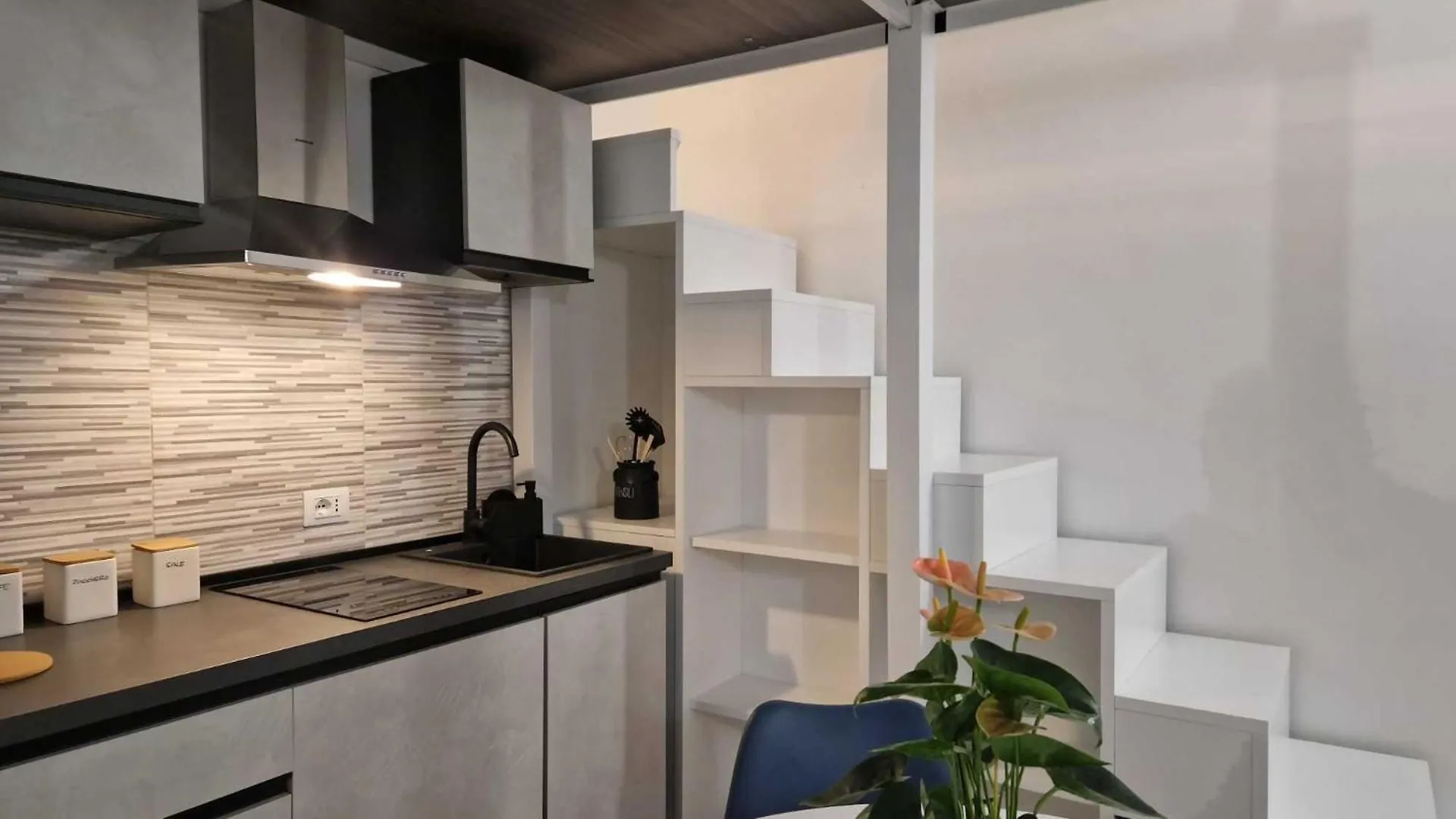 Fantastic Loft Famagosta Parkingnetflix Apartment Milan