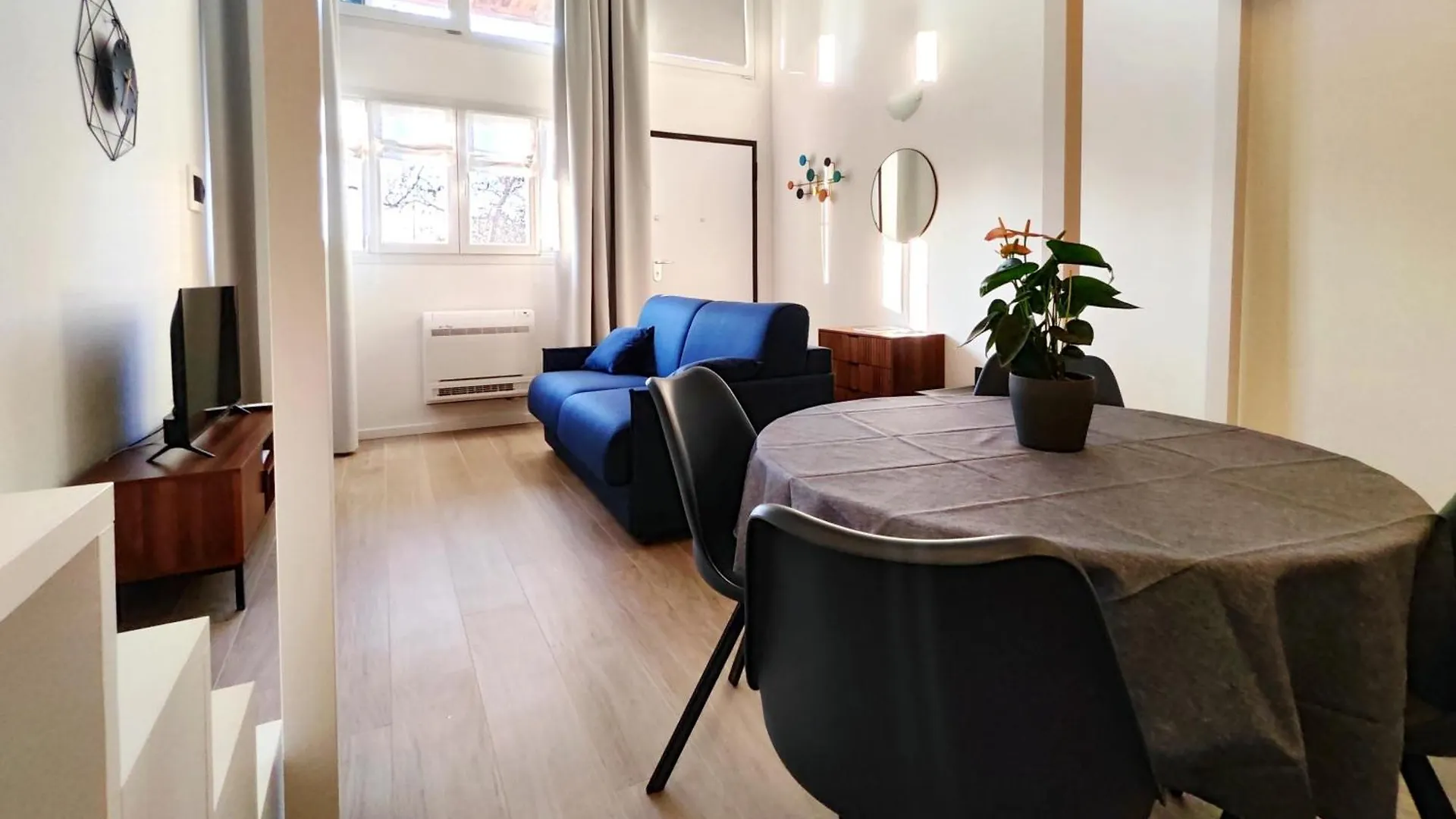 Fantastic Loft Famagosta Parkingnetflix Apartment Milan