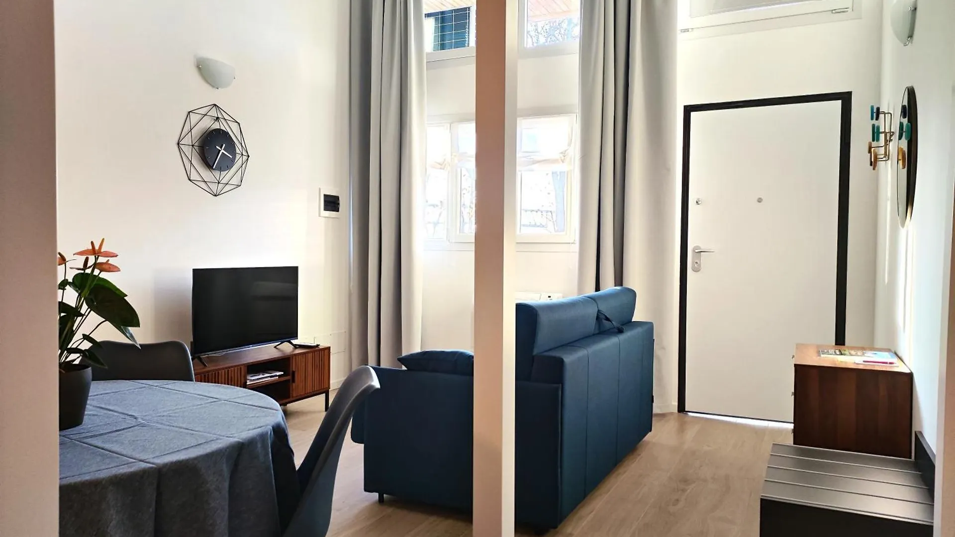 Fantastic Loft Famagosta Parkingnetflix Apartment Milan Italy