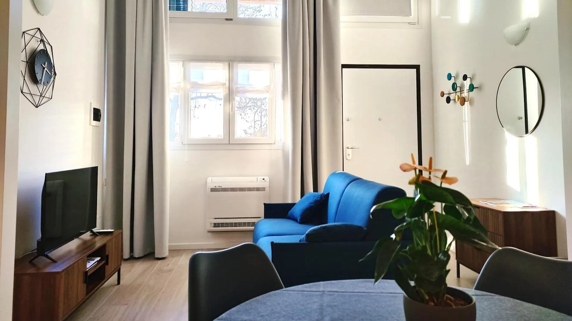 Fantastic Loft Famagosta Parkingnetflix Apartment Milan